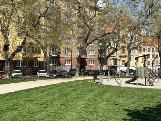 Sunny House One Apartment Bratislava Exterior foto